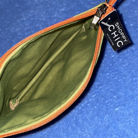 NWT SHOPPY CHIC Pouch. 8x5” - Picture 5 of 5